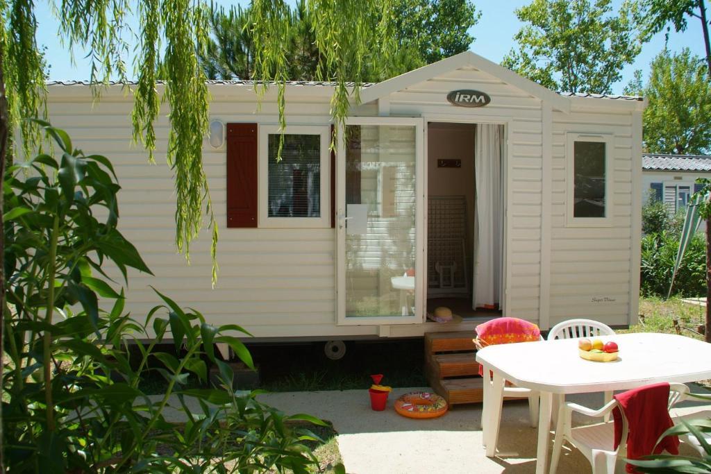 Camping Resort Les Champs Blancs آجد الغرفة الصورة